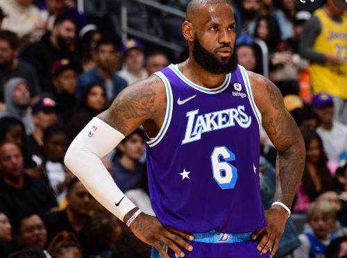 足球-詹姆斯与湖人不急续约 联盟已有多支球队致电问价